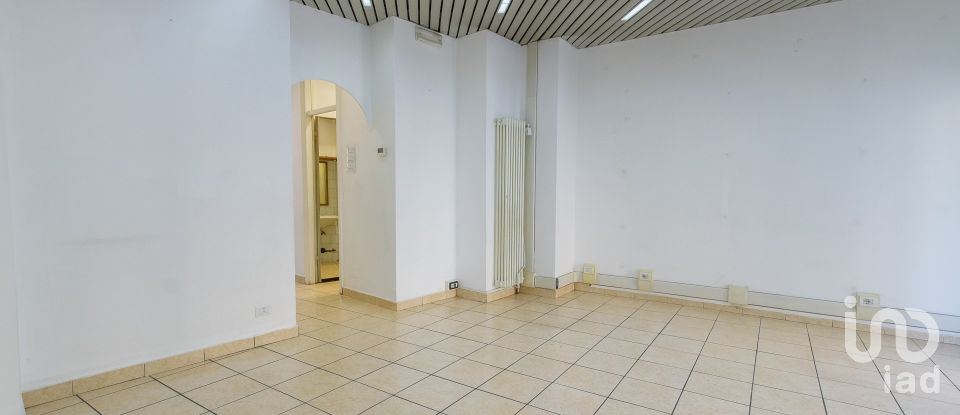 Negozio / locale commerciale di 43 m² in Mariano Comense (22066)