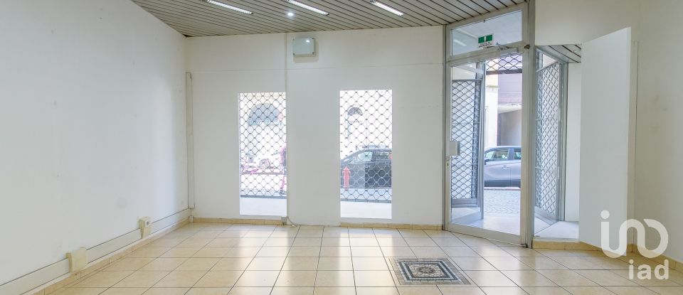 Negozio / locale commerciale di 43 m² in Mariano Comense (22066)