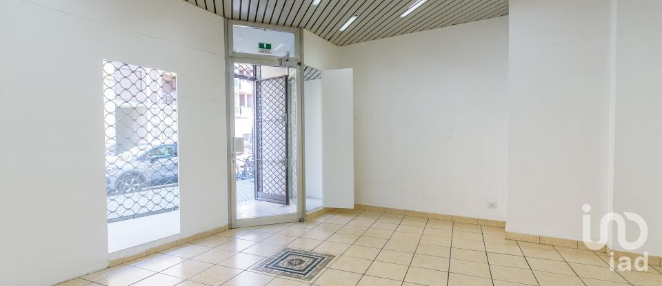Negozio / locale commerciale di 43 m² in Mariano Comense (22066)