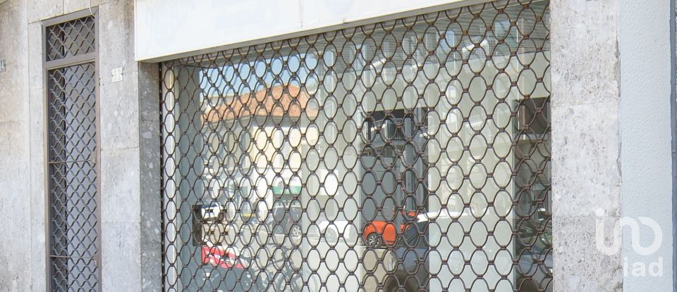 Negozio / locale commerciale di 43 m² in Mariano Comense (22066)