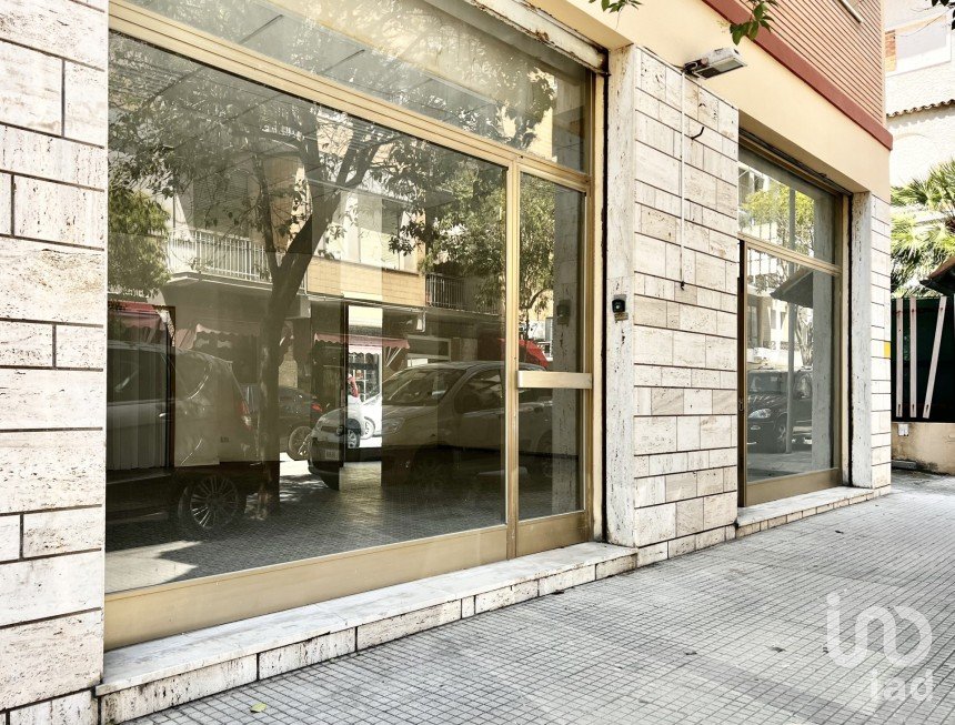 Negozio / locale commerciale di 68 m² in Falconara Marittima (60015)