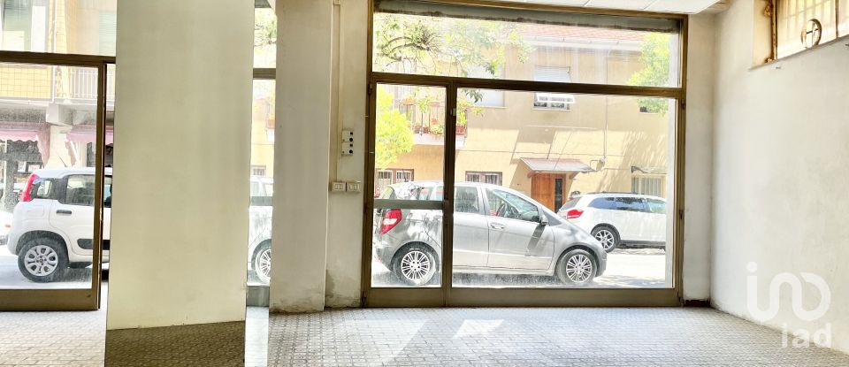 Negozio / locale commerciale di 68 m² in Falconara Marittima (60015)