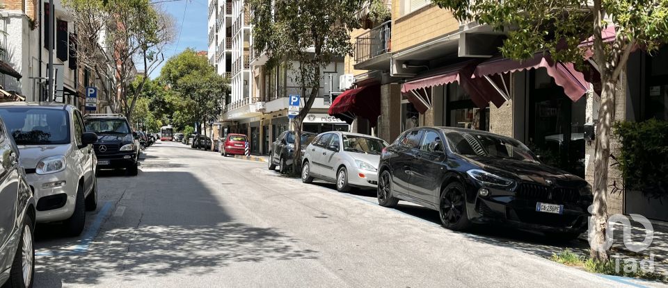 Negozio / locale commerciale di 68 m² in Falconara Marittima (60015)