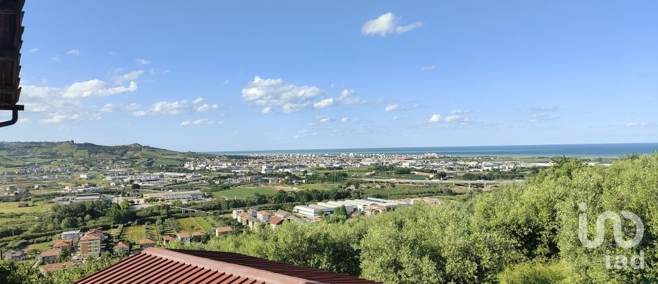 Casa indipendente 8 locali di 300 m² in Colonnella (64010)