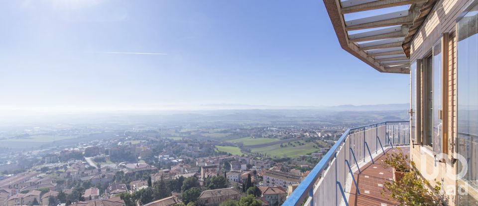 Loft 8 locali di 138 m² a Osimo (60027)