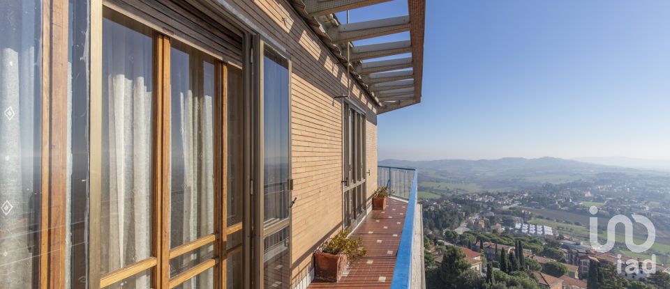 Loft 8 locali di 138 m² a Osimo (60027)