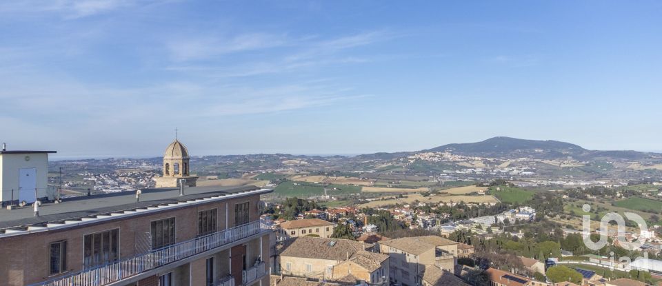 Loft 8 locali di 138 m² a Osimo (60027)