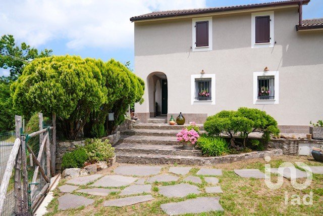 Casa indipendente 9 locali di 300 m² in Maissana (19010)