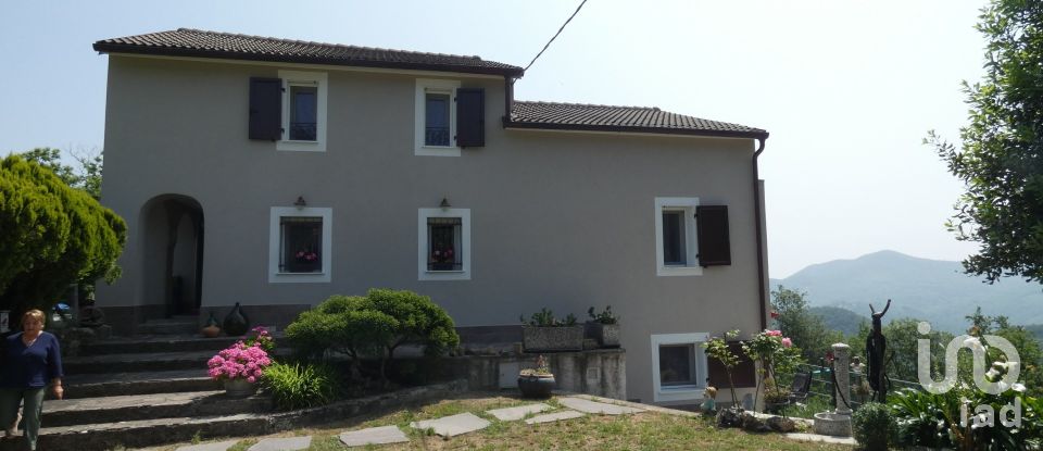 Casa indipendente 9 locali di 300 m² in Maissana (19010)