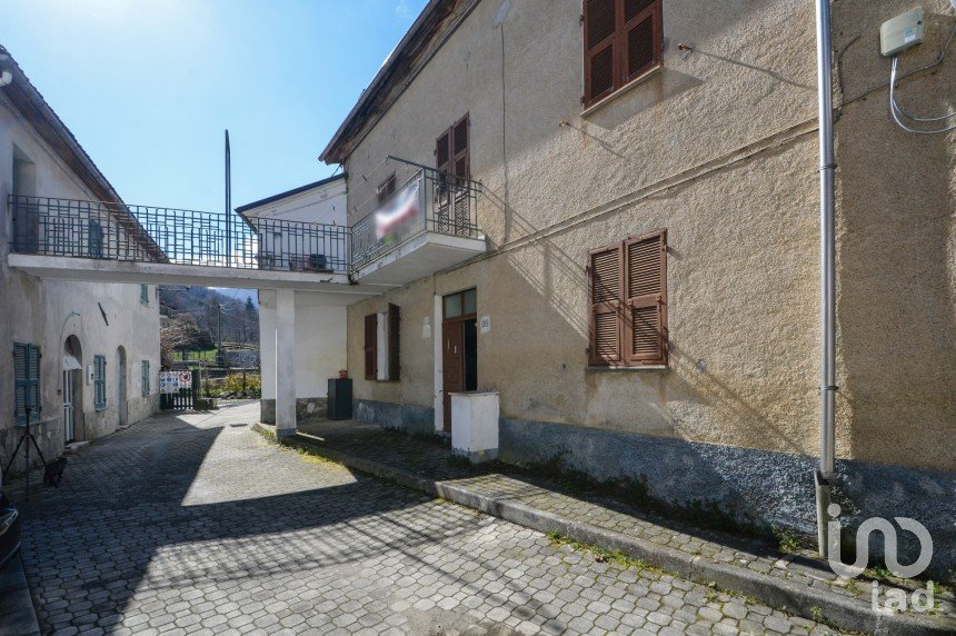 Village house 11 rooms of 200 m² in Osiglia (17010)