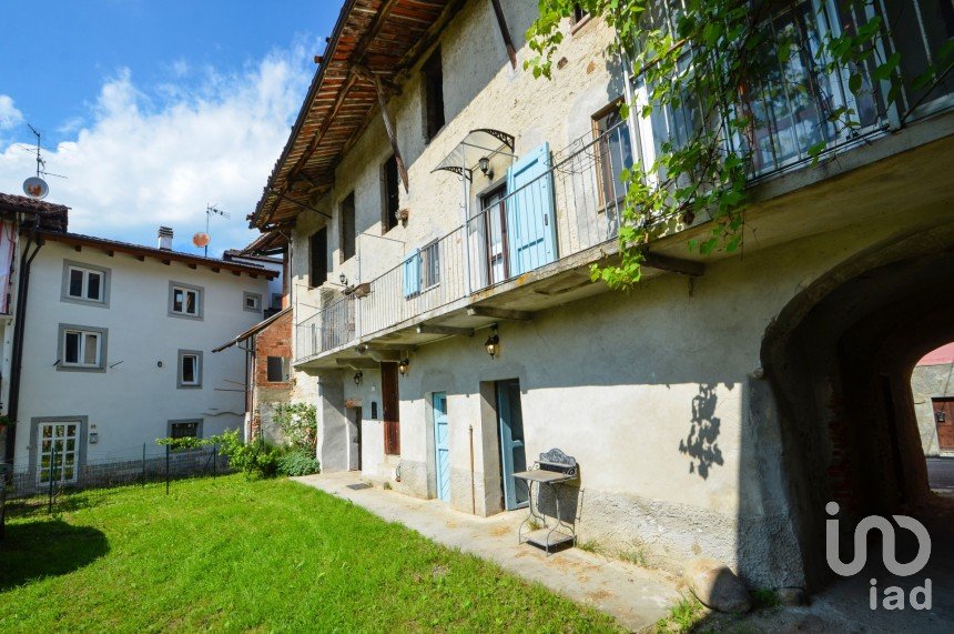 Village house 8 rooms of 200 m² in Niella Tanaro (12060)
