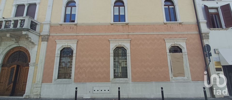 Appartamento 5 locali di 142 m² a Desenzano del Garda (25015)