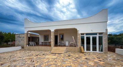 Casale 8 locali di 98 m² in Ostuni (72017)