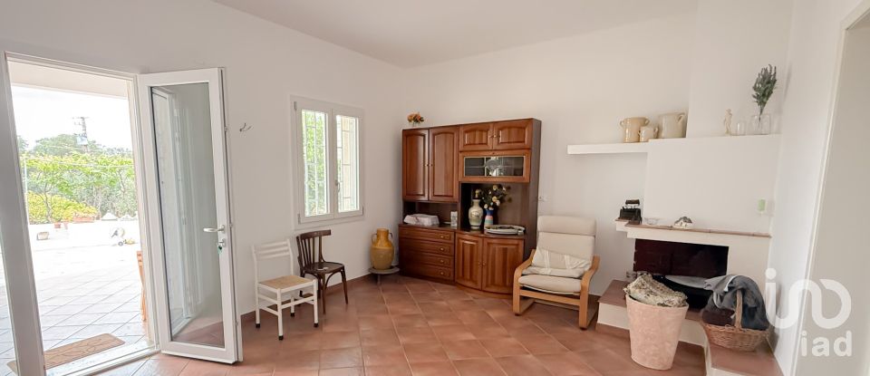 Farm 8 rooms of 98 m² in Ostuni (72017)