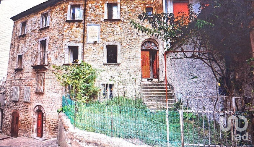 Costruzione di 401 m² in Palmoli (66050)