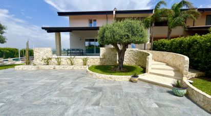 Casale 6 locali di 300 m² in Avola (96012)