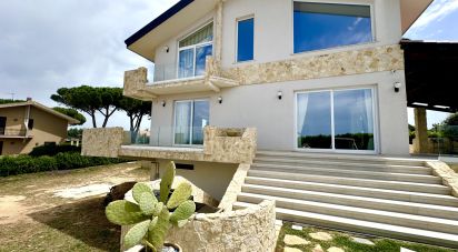 Casale 6 locali di 300 m² in Avola (96012)