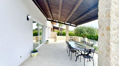 Casale 6 locali di 300 m² in Avola (96012)