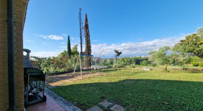 Casale 9 locali di 200 m² in Roma (00128)