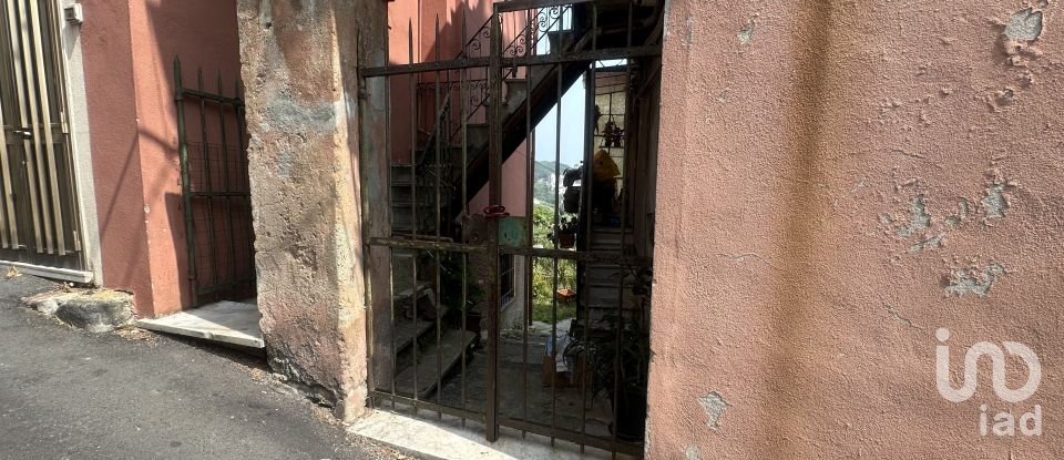 Casale 16 locali di 260 m² in Genova (16133)