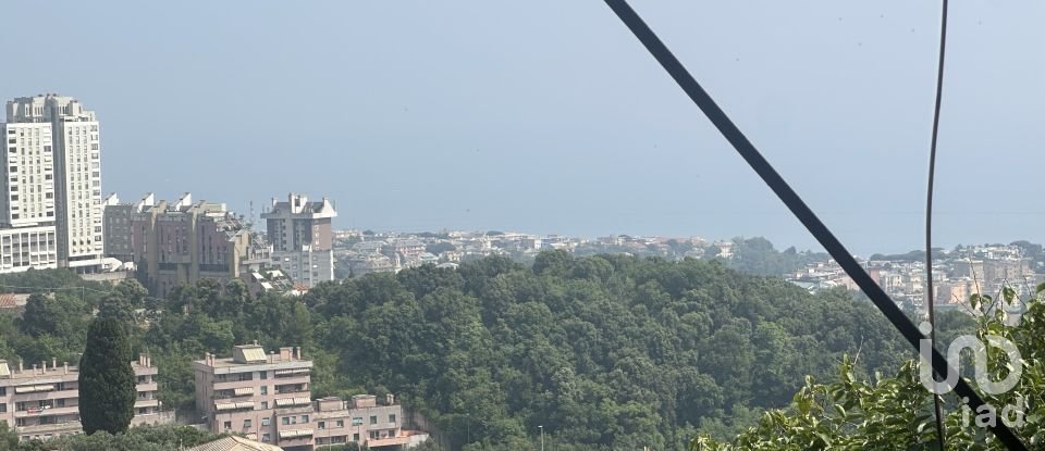 Casale 16 locali di 260 m² in Genova (16133)