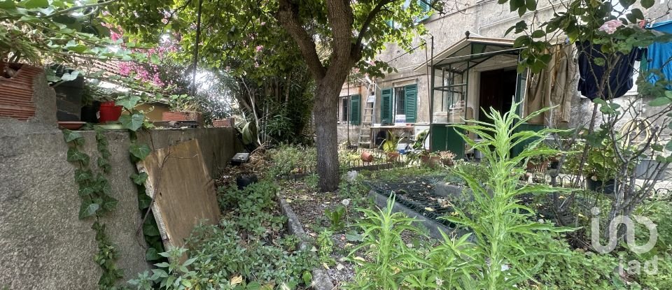 Casale 16 locali di 260 m² in Genova (16133)