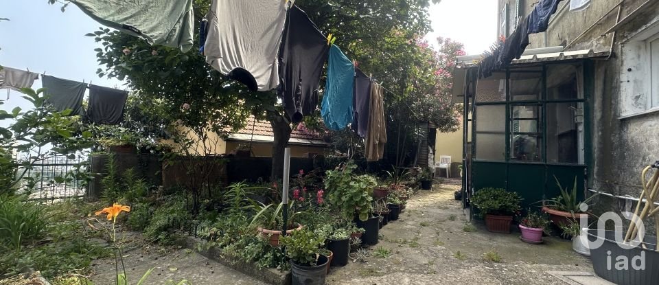 Casale 16 locali di 260 m² in Genova (16133)