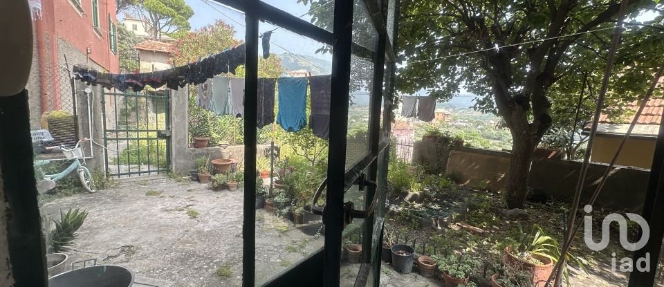 Casale 16 locali di 260 m² in Genova (16133)