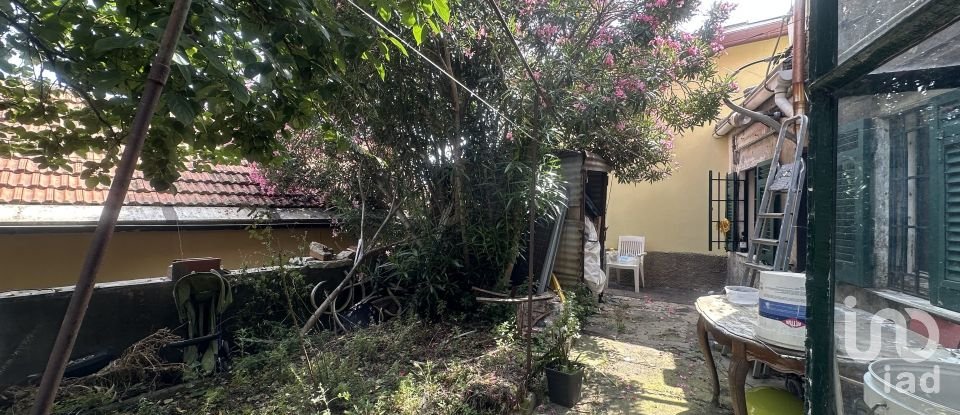 Casale 16 locali di 260 m² in Genova (16133)
