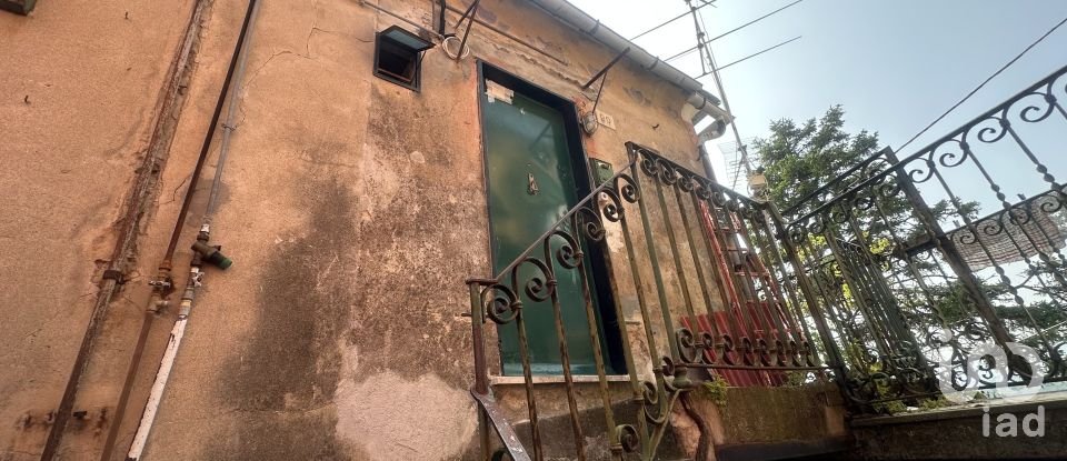 Casale 16 locali di 260 m² in Genova (16133)