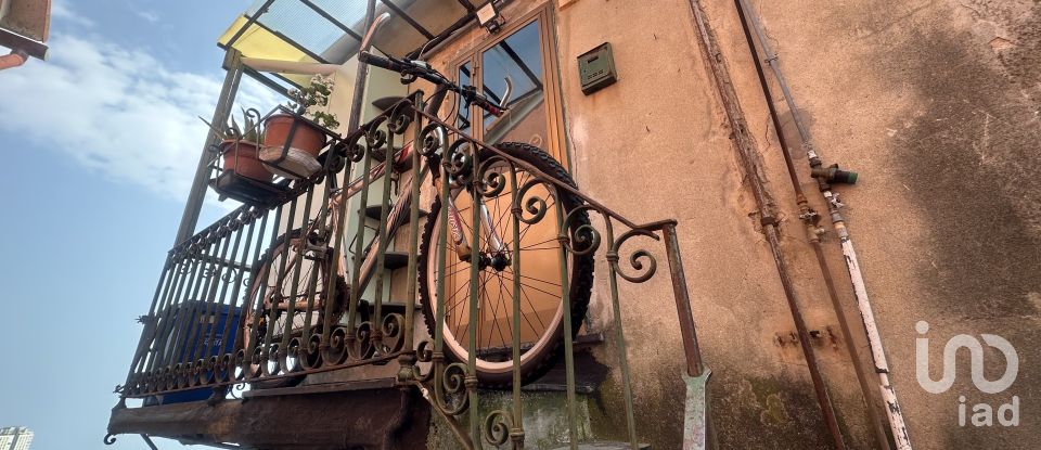 Casale 16 locali di 260 m² in Genova (16133)