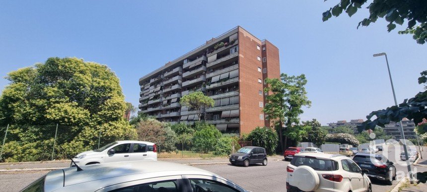 Three-room apartment of 77 m² in Roma (00144)