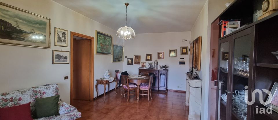 Three-room apartment of 77 m² in Roma (00144)