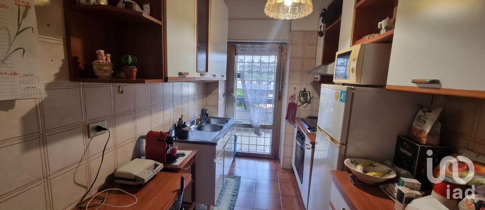 Three-room apartment of 77 m² in Roma (00144)