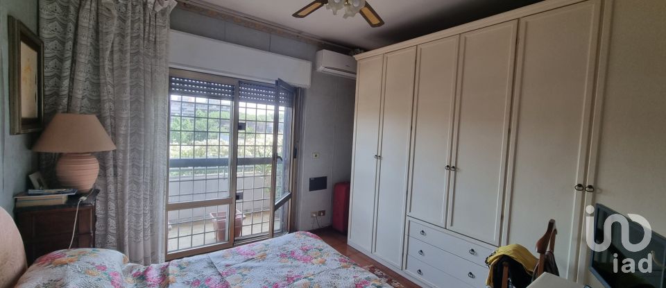 Three-room apartment of 77 m² in Roma (00144)