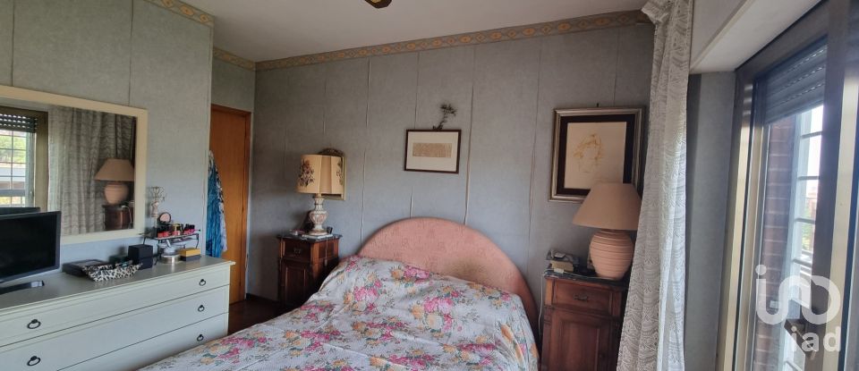 Three-room apartment of 77 m² in Roma (00144)