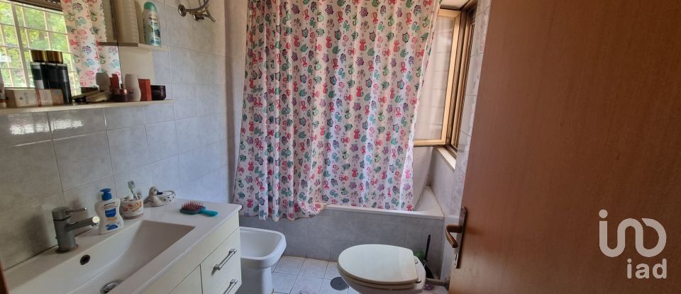 Three-room apartment of 77 m² in Roma (00144)