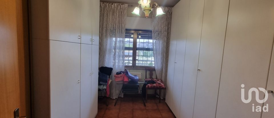 Three-room apartment of 77 m² in Roma (00144)