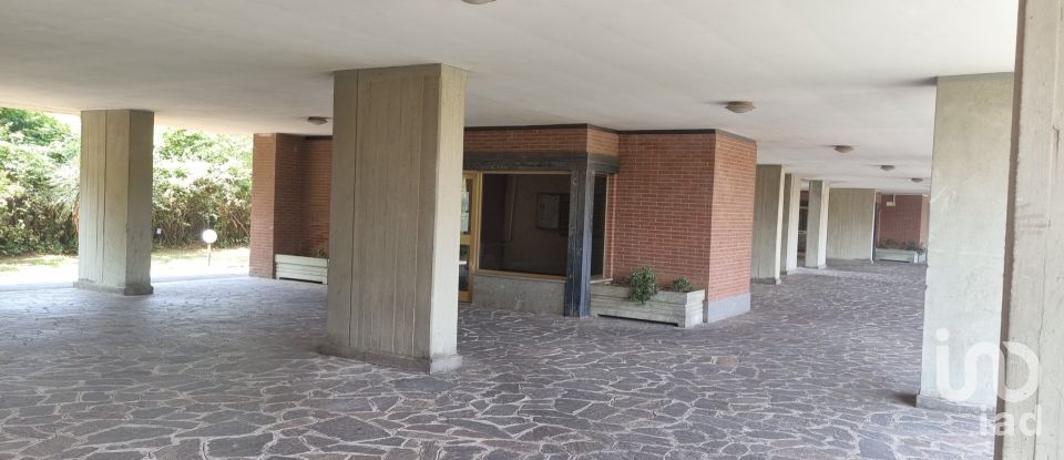 Three-room apartment of 77 m² in Roma (00144)