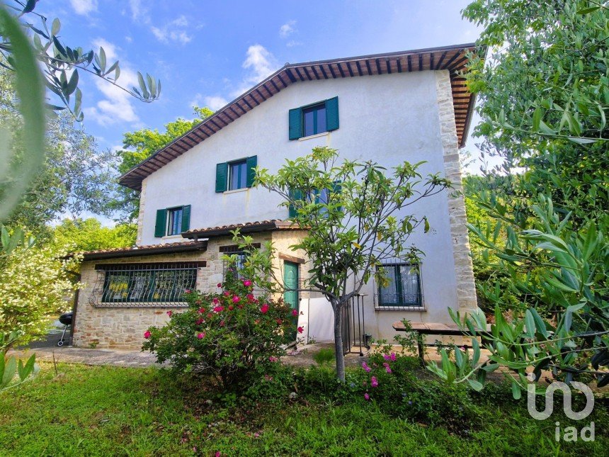 Country home 9 rooms of 156 m² in Ascoli Piceno (63100)