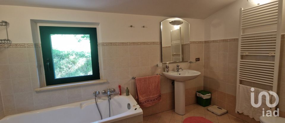 Country home 9 rooms of 156 m² in Ascoli Piceno (63100)