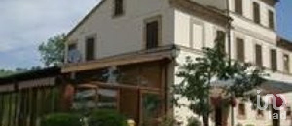 Rustico 15 locali di 703 m² in Montedinove (63069)