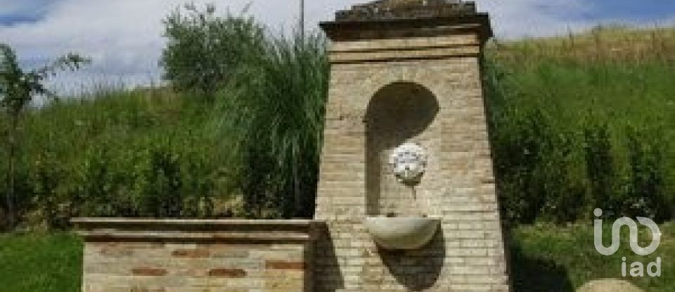 Rustico 15 locali di 703 m² in Montedinove (63069)