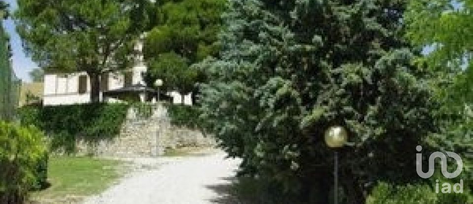 Rustico 15 locali di 703 m² in Montedinove (63069)