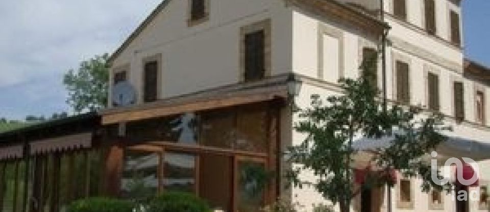 Rustico 15 locali di 703 m² in Montedinove (63069)