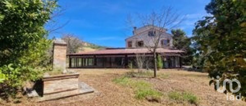 Rustico 15 locali di 703 m² in Montedinove (63069)