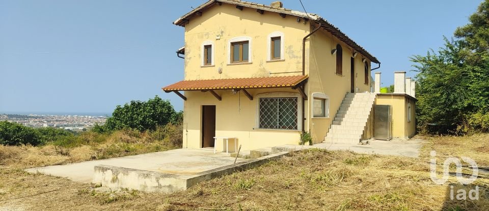 Casa indipendente 8 locali di 300 m² in Colonnella (64010)