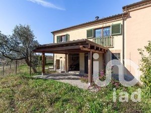 Country home 10 rooms of 220 m² in Cupra Marittima (63061)