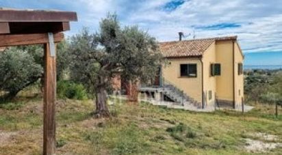 Rustico 10 locali di 220 m² in Cupra Marittima (63061)