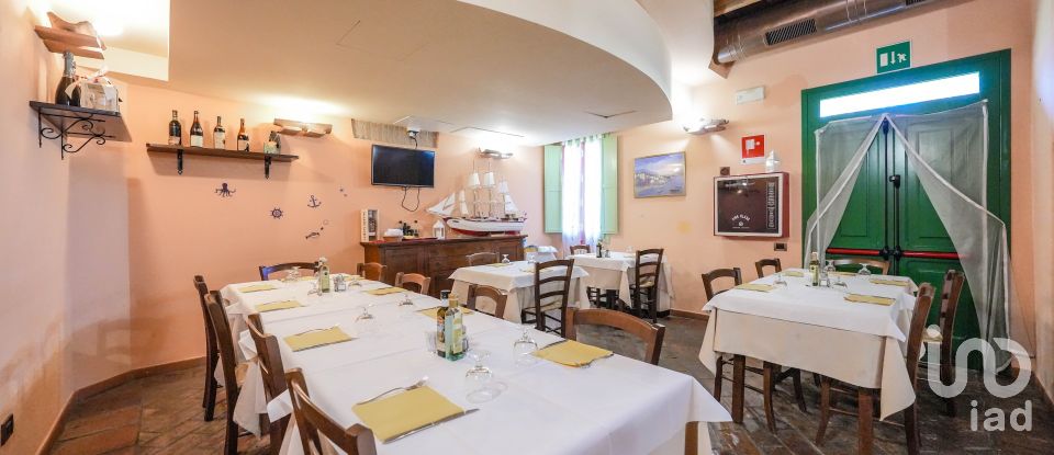 Ristorante di 982 m² in Migliaro (44020)